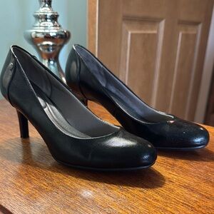 Life Stride Classic Black Heels